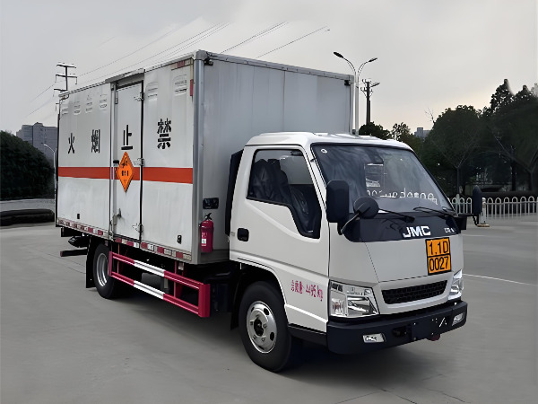 江鈴4米2爆破器材運(yùn)輸車